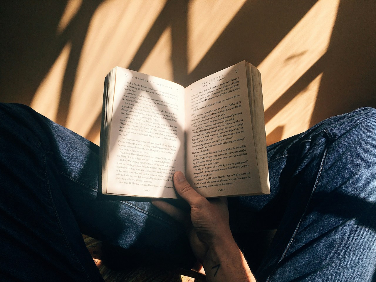 20 Quotes To Remind You To Never Stop Reading