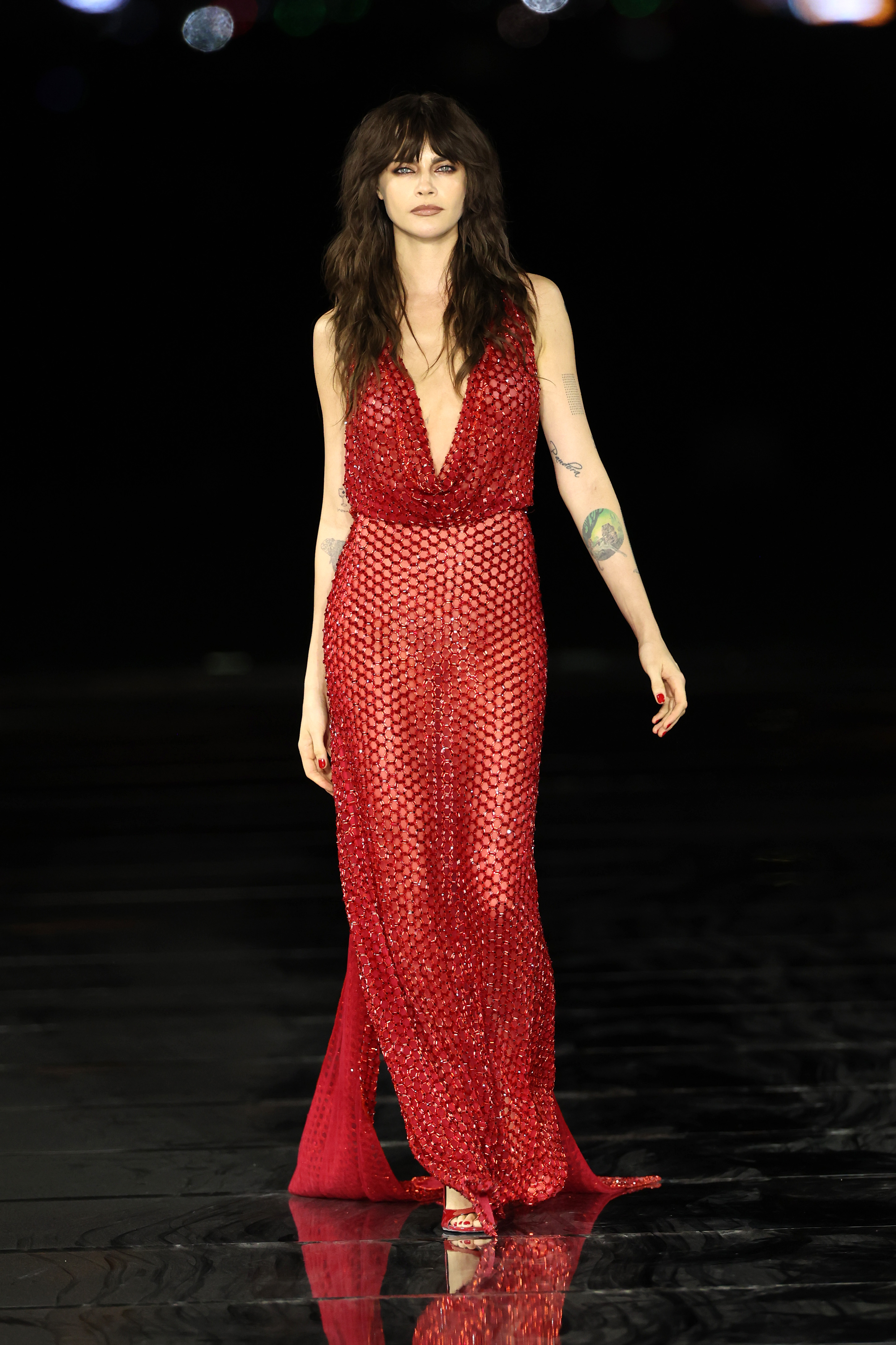 Le Défilé L'Oréal Paris "Express Your Worth" - Runway - Paris Fashion Week - Womenswear Spring/Summer 2027