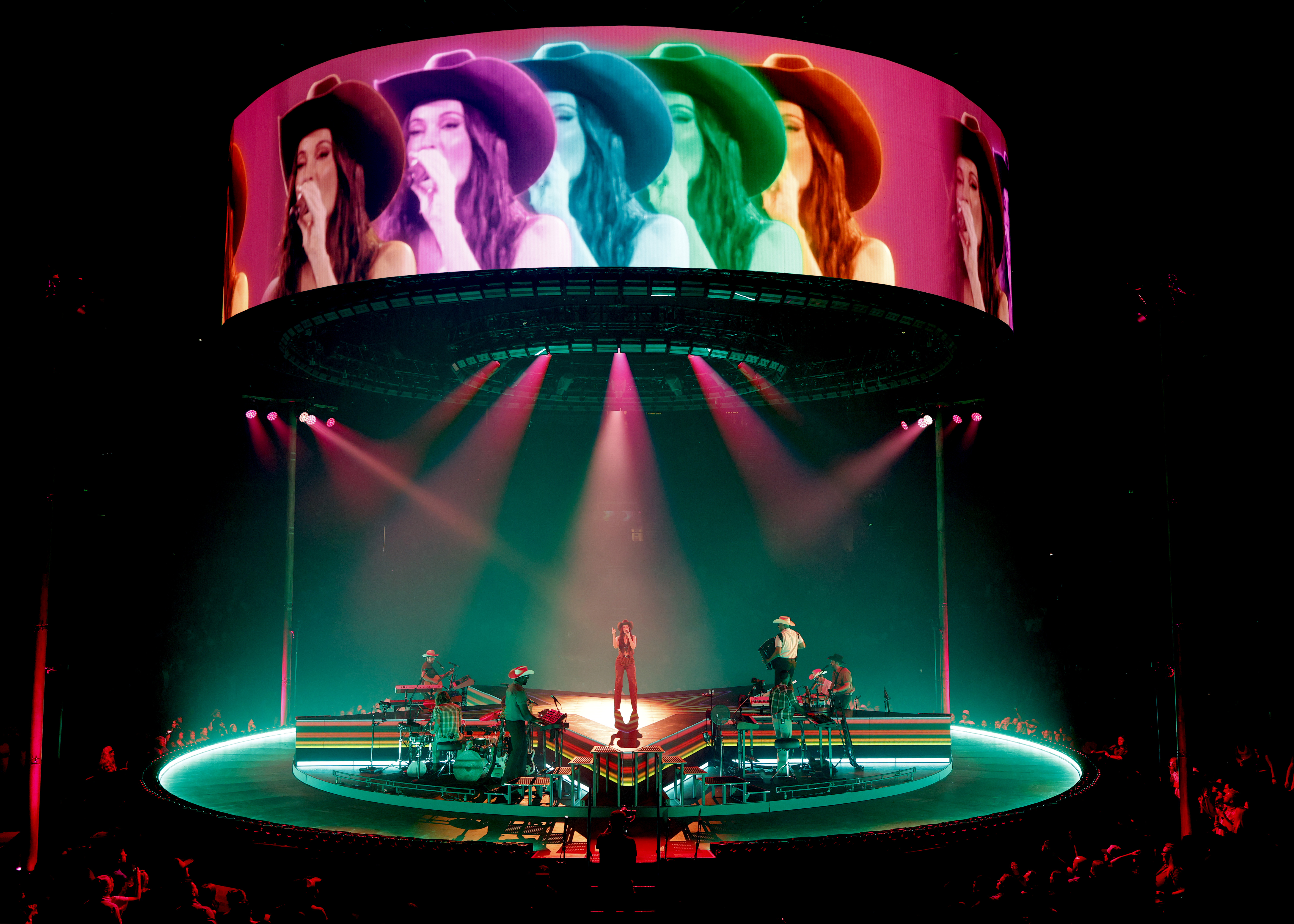 Kacey Musgraves on the Mariachi Brothers She Brought on Tour After Their Immigration Detention: “This Is Not Performance, This Is Generational Wealth”