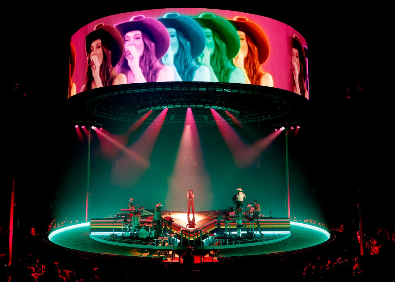 Kacey Musgraves on the Mariachi Brothers She Brought on Tour After Their Immigration Detention: “This Is Not Performance, This Is Generational Wealth”