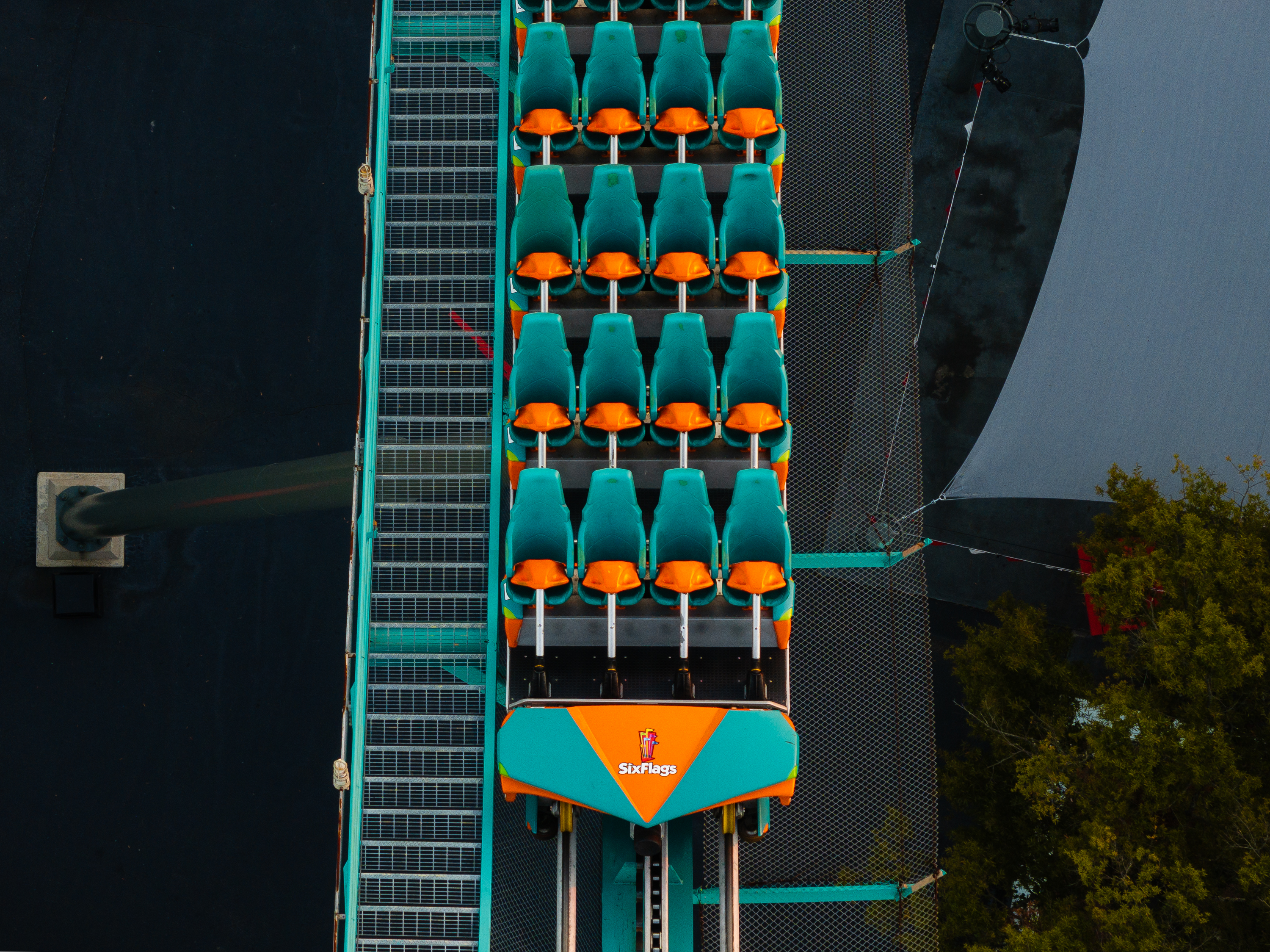 Man Dies After Being Ejected From Six Flags Over Georgia Rollercoaster