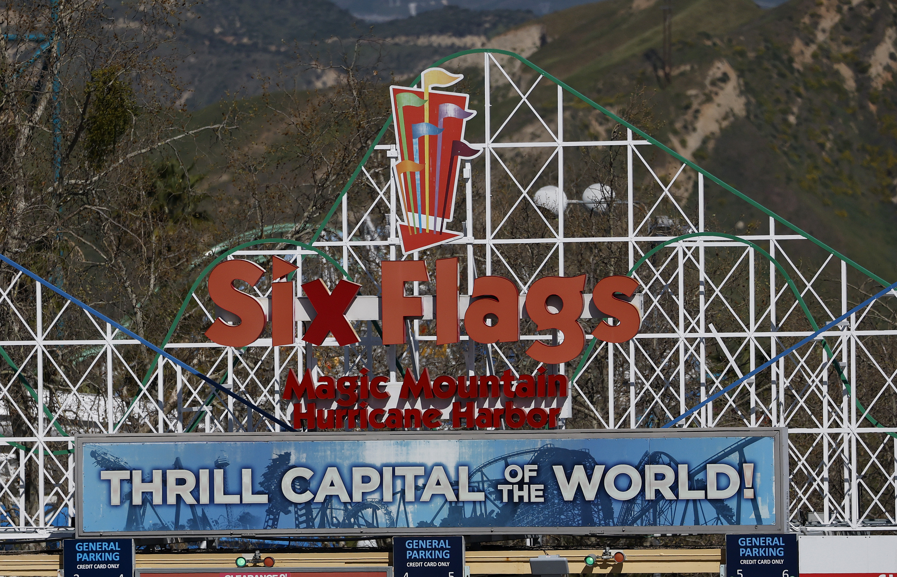 Amusement Park Company Six Flags To Sell 7 Of Its Parks