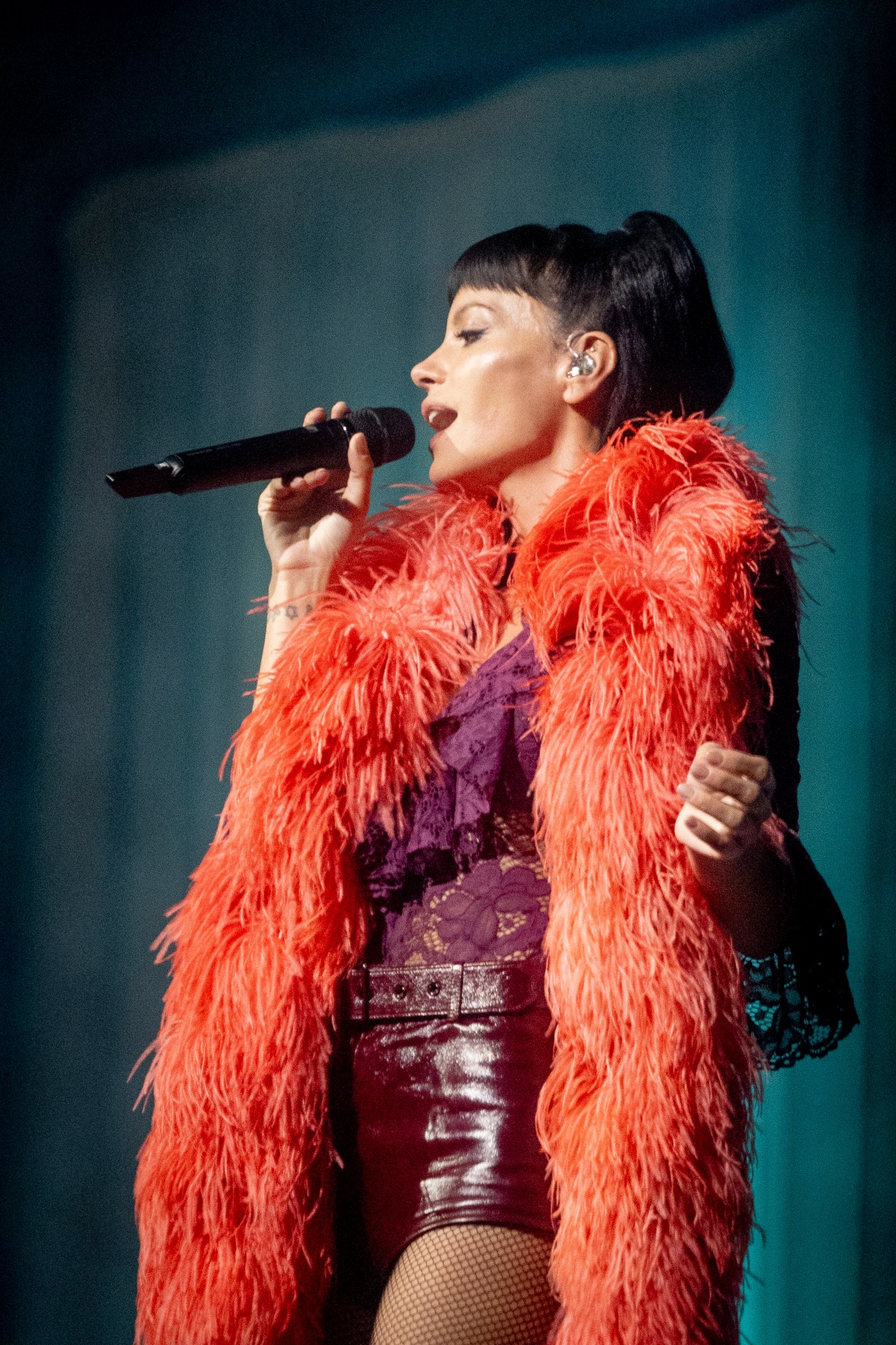 Lily Allen performing on stage at The Orpheum Theatre in Los Angeles